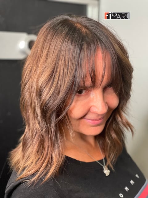 Medium layered haircuts, Graduated haircuts with medium length layers